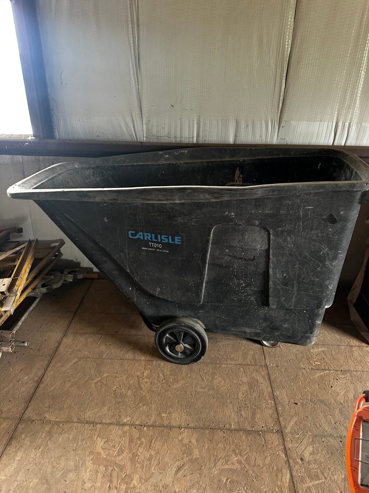 Carlisle TT010 Tilt Dump Cart