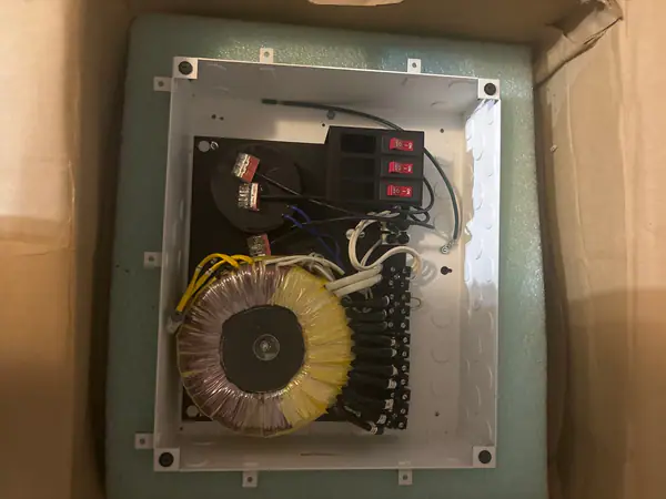 Semper Fi R600-900 watt power lighting torodial transformers