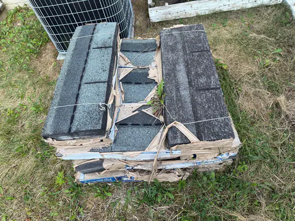 About 20 bundles of CertainTeed XT 25 Roofing Shingles