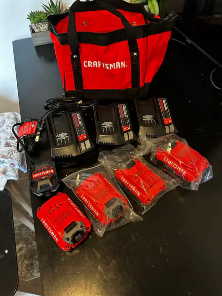 craftsman’s Battery With Chargers 2.0ah And 4.0ah !!!!