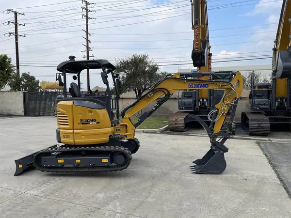 2022 XCMG XE35U with enclosed cab