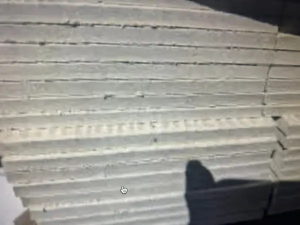 Un pallet (paleta) de James Hardie HardiePlank de 5.25 pulgadas por 12 pies (144") contiene típicamente entre 240 piezas