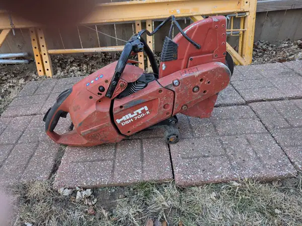 Hilti "dsh700x" 14inch gas powered concrete saw