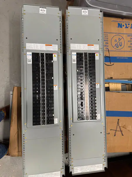 Eaton 400 amp panel interiors only w/ breakers 