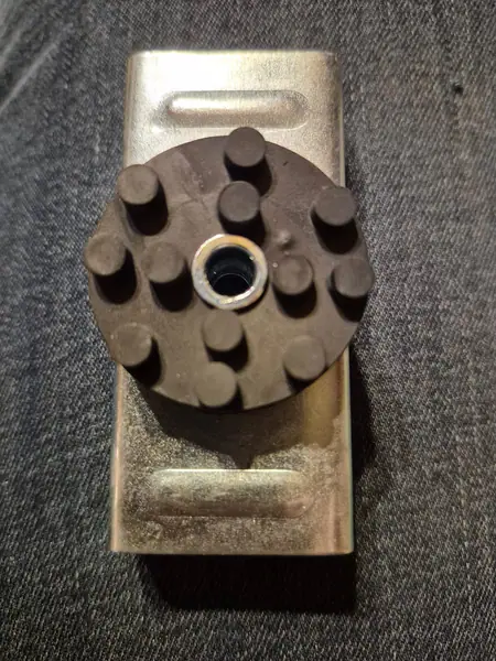 RSIC-1 sound isolation clip