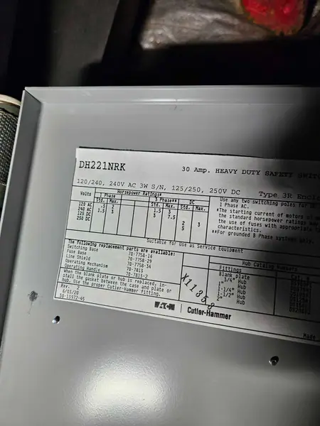 Eaton DH221NRK 30amp 240v 3w fusible disconnect switch