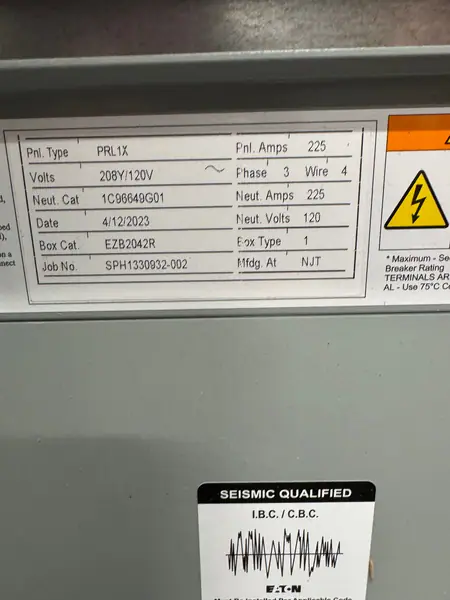 Eaton 3ph 4w 120/208 MLO panel board