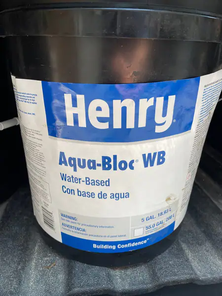 Henry aqua bloc 5 gal bucket