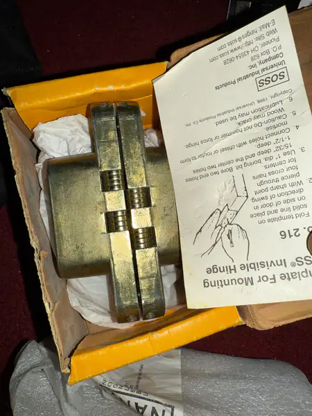 Soss invisible hinge
