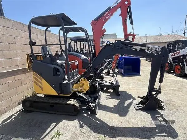 2010 DEERE 17D 