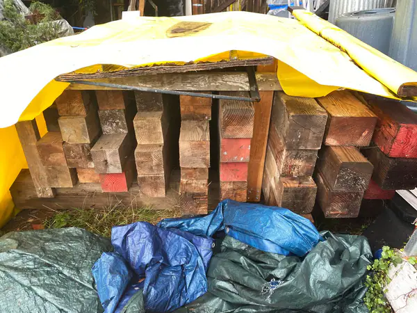 About 36 pieces of 6x6 with lengths ranging from 3 to 7.5 ft