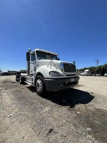 2011 FREIGHTLINER COLUMBIA 120 