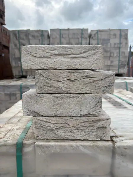 Vandersanden Lima Facing Brick - packs of 620 - 25 pallets 