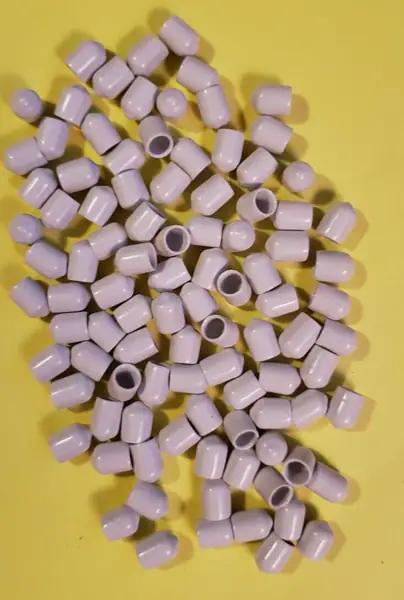 Lot of 100 Closet Maid End Cap on Shelf Model #00204(inside diameter 5/16