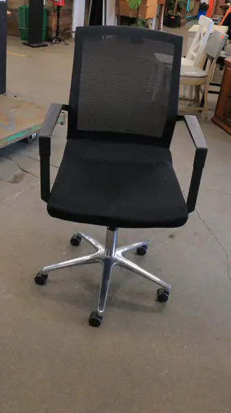Black Mesh Rolling Office Chairs