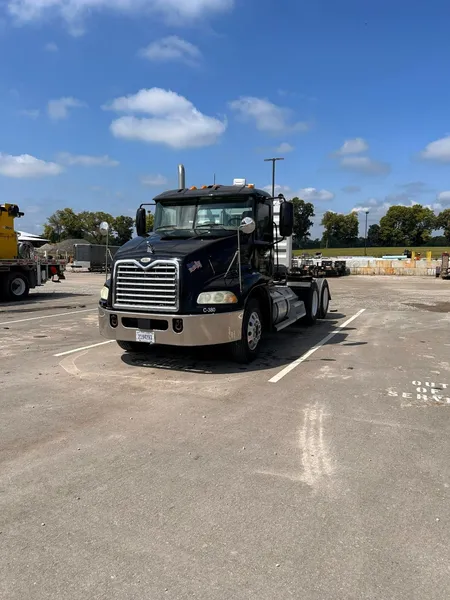 2006 Mack Vision