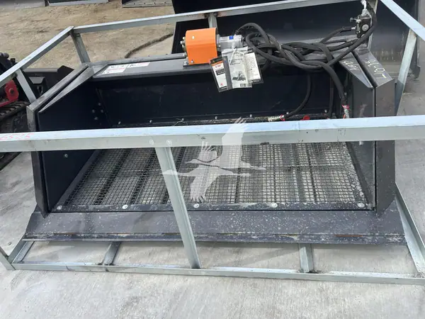 2026 Screening WOLVERINE 77 INCH SCREEN BUCKET CA09182025CL