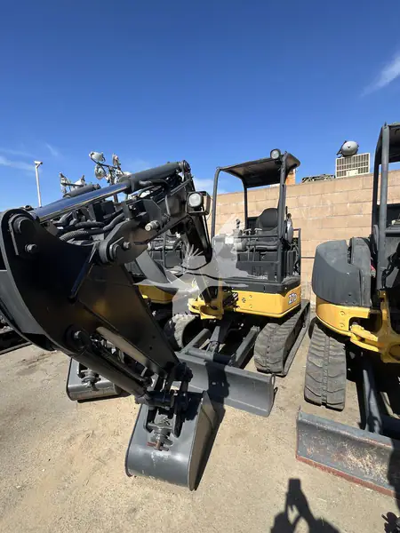 2014 DEERE 27D CA03012025CL