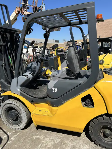 2011 KOMATSU FG25T-16 CA04042024CL