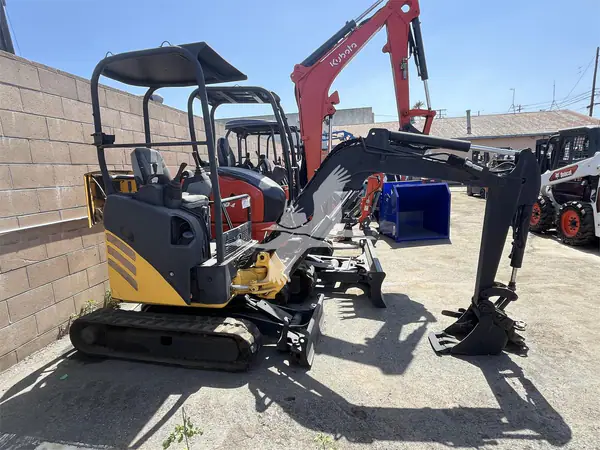 2010 DEERE 17D CA06282024CL