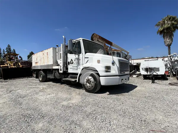 2000 FREIGHTLINER FL60 CA07142022CL