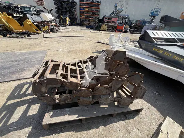 Track Pads / Shoes SET OF SKID STEER STEEL TRACKS CA01192025CL