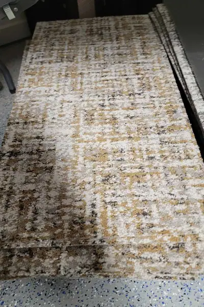 Shaw EcoWorx 18x36 Gold Carpet – 32 Tiles – 144sq ft