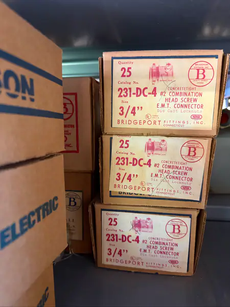 Huge Electrical Contractor Lot – EMT Set-Screw Couplings, Connectors & Fittings (1/2", 3/4", 1" + Large Sizes)
