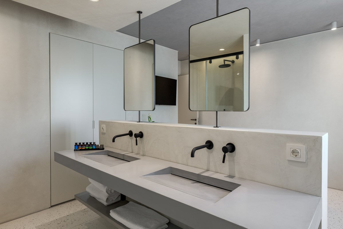 Bathroom of the Ambassador Suite