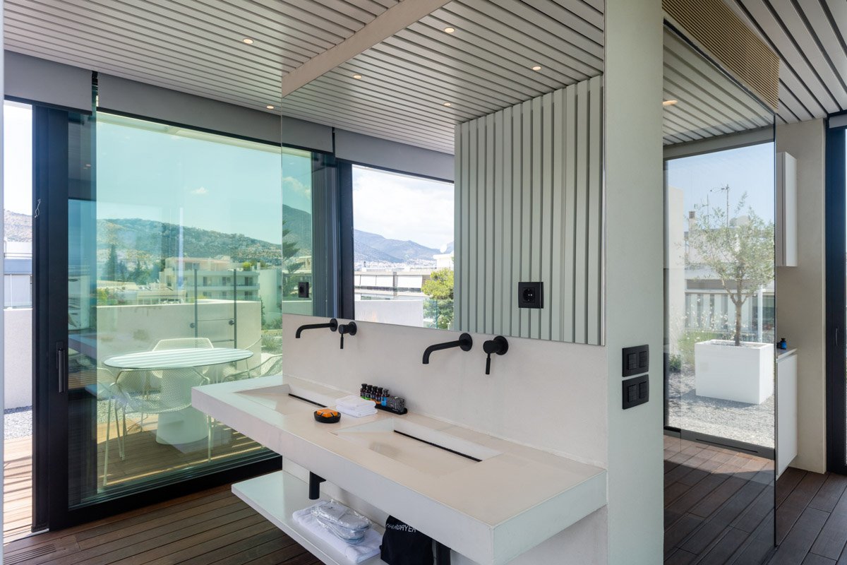 The bathroom of the Panoramic Suite