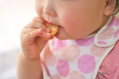 赤ちゃんのおやつっていつからいいの？ウエハースなどのお菓子は？