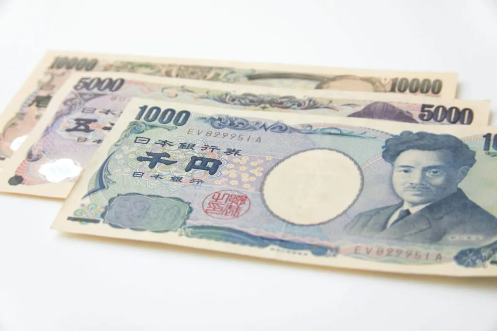 現金で出産祝いを貰った場合のお返し