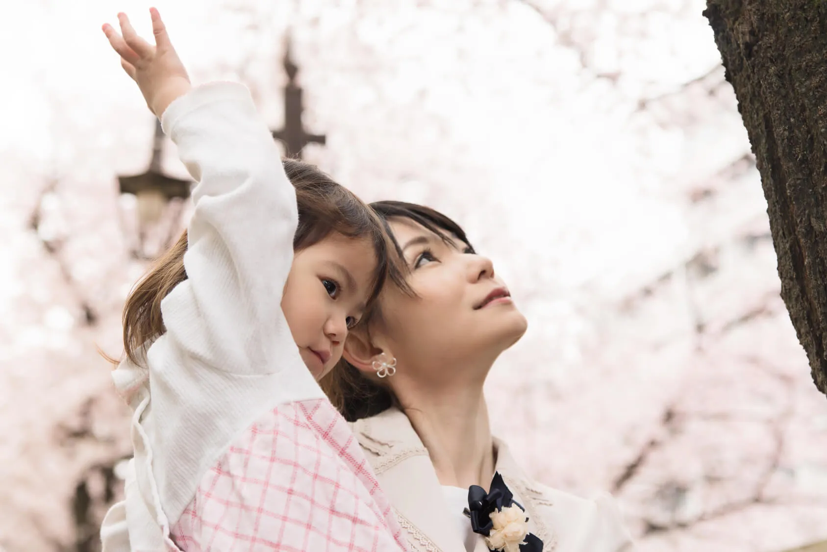 保育園・幼稚園の入園式って親はどんなの服装ならいい？おすすめのママスーツを紹介！