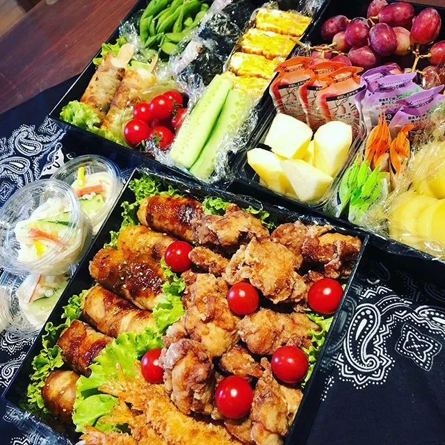 昨日の運動会 お弁当? 中学体育祭と 同じ笑笑  肉巻きおにぎり? 持ちやすいように スティックタイプに。