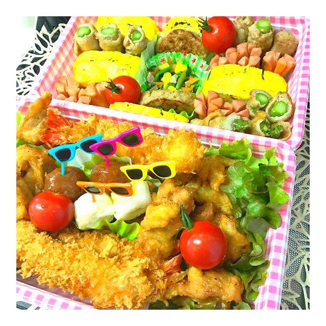 . ? ?? ??? ? ? ?? ? ? . . ꕀᵀᴼᴰᴬᵞˢ ᴾᴴᴼᵀᴼ ꕀ . . 運動会のお弁当???? ほぼ優志達のリクエストでほぼ優志達の好きな物?? . . ?海老フライ ?唐揚げ ?ミートボール ?ちくわチーズ ?ヒジキ入だし巻き玉子 ?タコさんカニさんウインナー ?アスパラ肉巻き ?冷食ハンバーグとほうれん草 ?サンドウィッチ ?おにぎり ?フルーツ . .