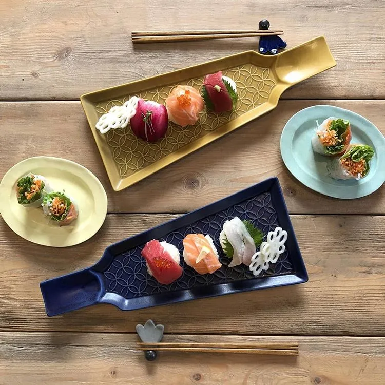 .｡.:♡ ゜ New arrival✧。 ∞ Hagoita plate♡ ∞ 手まり寿司にピッタリな Felice オリジナルプレートです❁ ∞ 羽子板には無病息災を願う気持ちが込められており 子供の健やかな成長を願う縁起物だそうです。 飾ることによって厄払いの意味もあり、 桃の節句時にお雛様と一緒に飾っても良いといわれています。 ∞ 3月3日の桃の節句は 羽子板プレートに手鞠寿司でお祝いはいかがですか？ (˘︶˘人)♡｡+ ∞