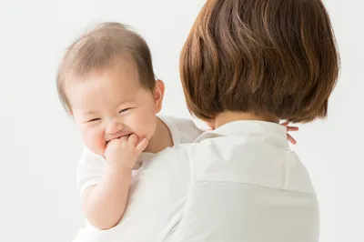 テレビでも話題！Twitter発「#育児衝撃画像」に癒される人続出！