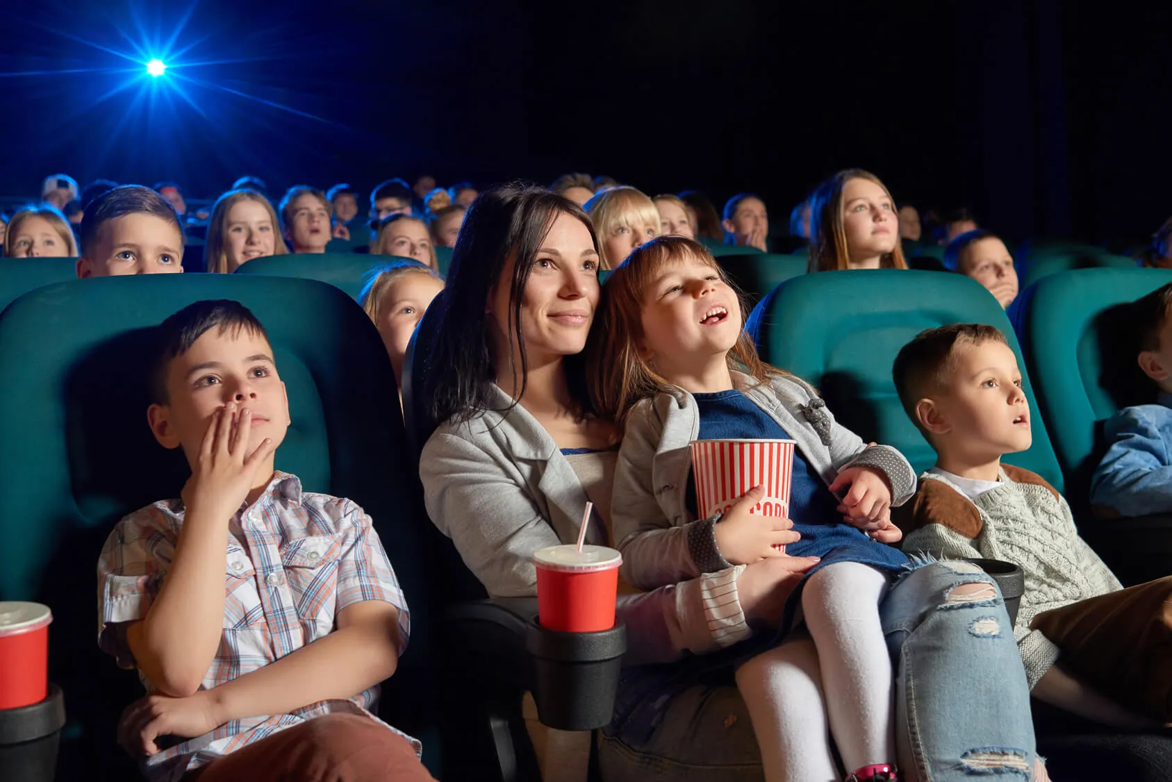赤ちゃんや子ども連れでもOK！ママも映画を楽しめるオススメの映画館7選