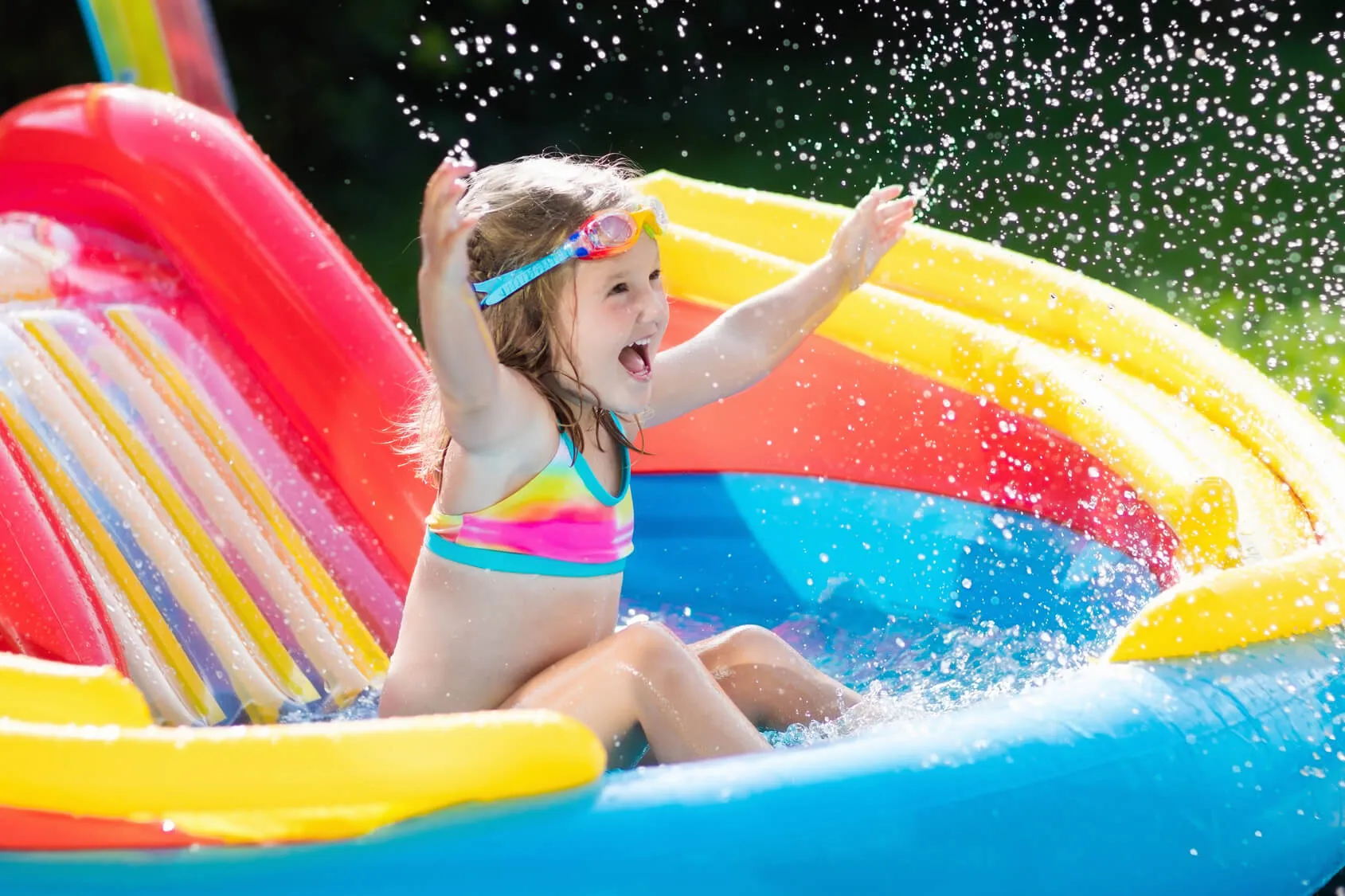 もうすぐ夏休み！子供が喜ぶおすすめの滑り台付きビニールプールをご紹介
