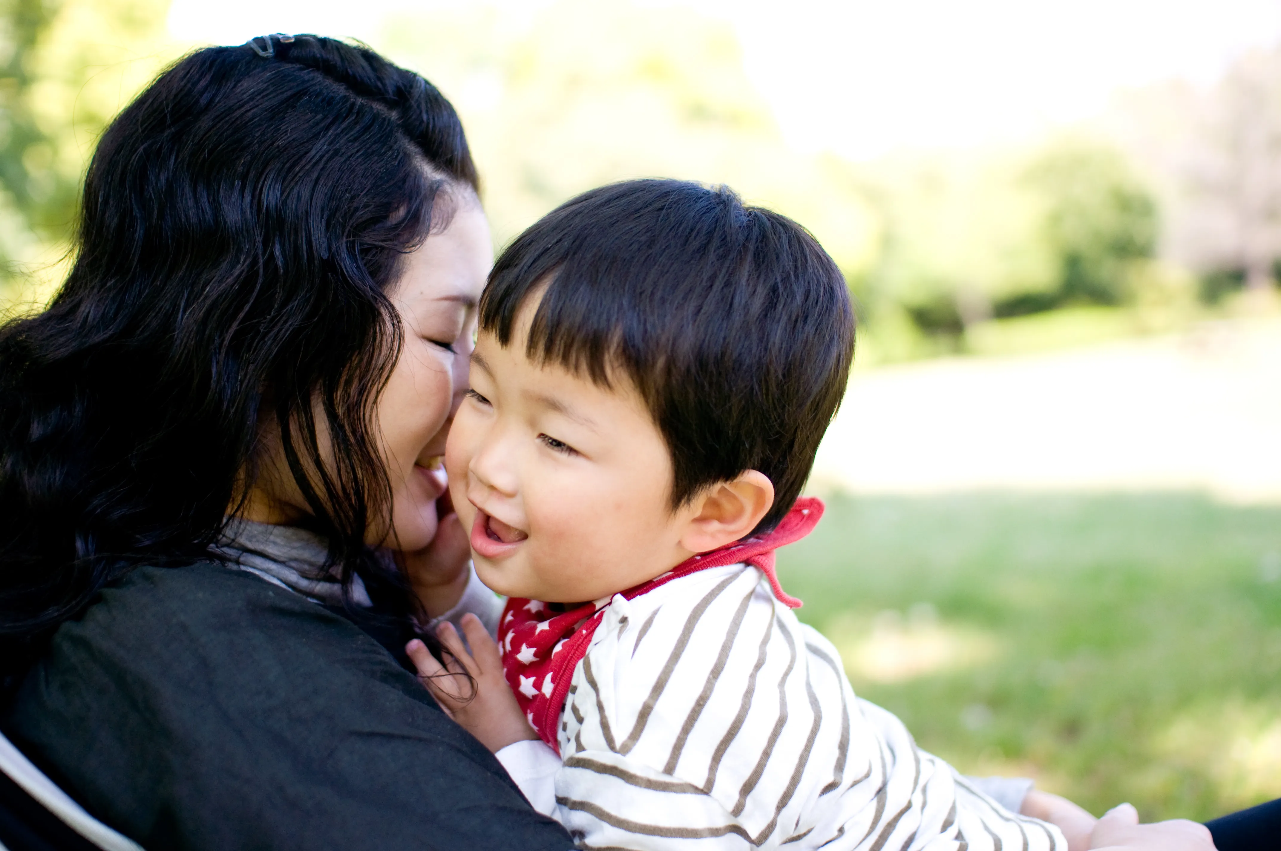 幼少期に十分に甘えることが子供の自立につながる！「甘えさせる」と「甘やかす」の違い