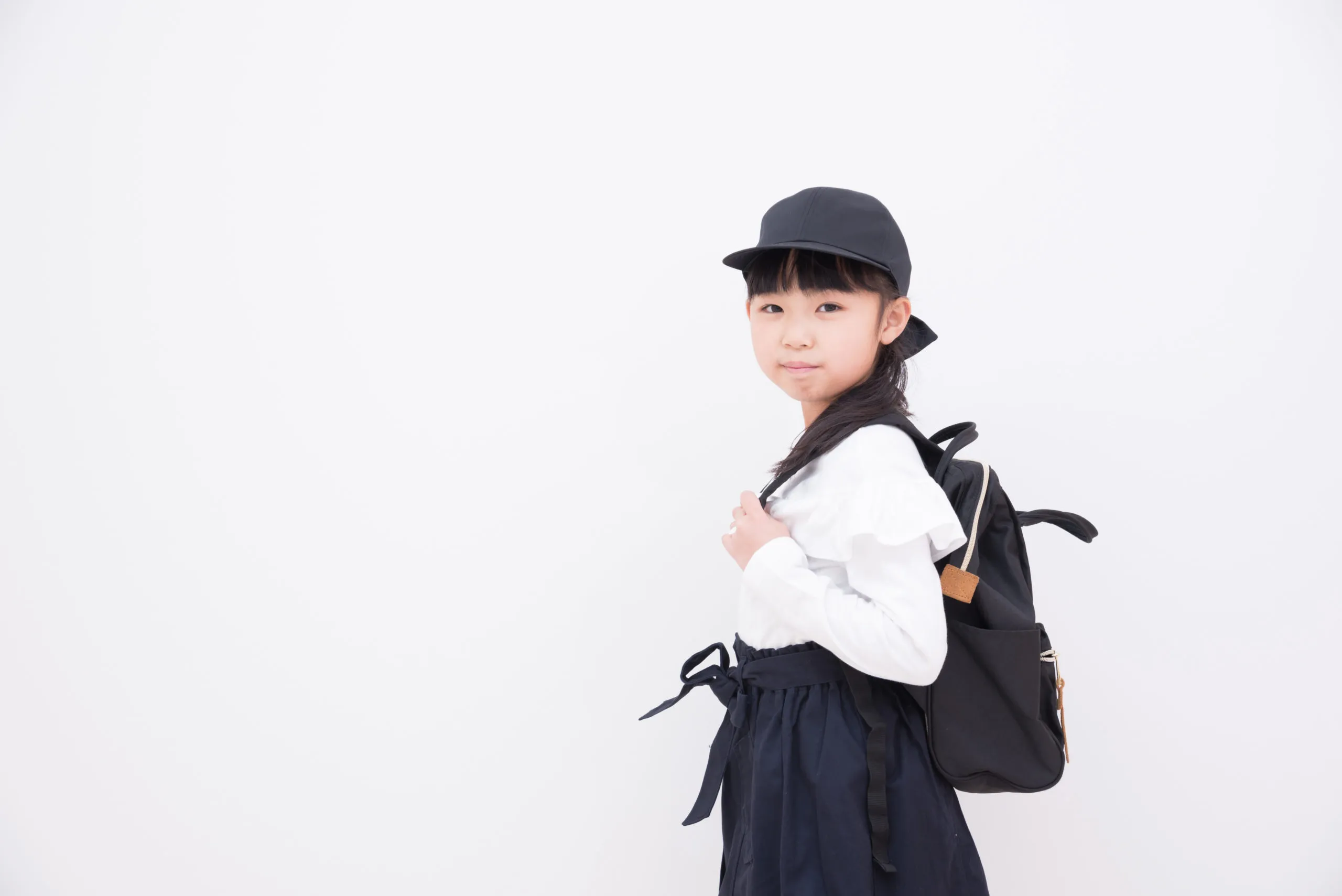 ランドセルではなく学校指定のリュックで登校！あなたはリュック派？ランドセル派？