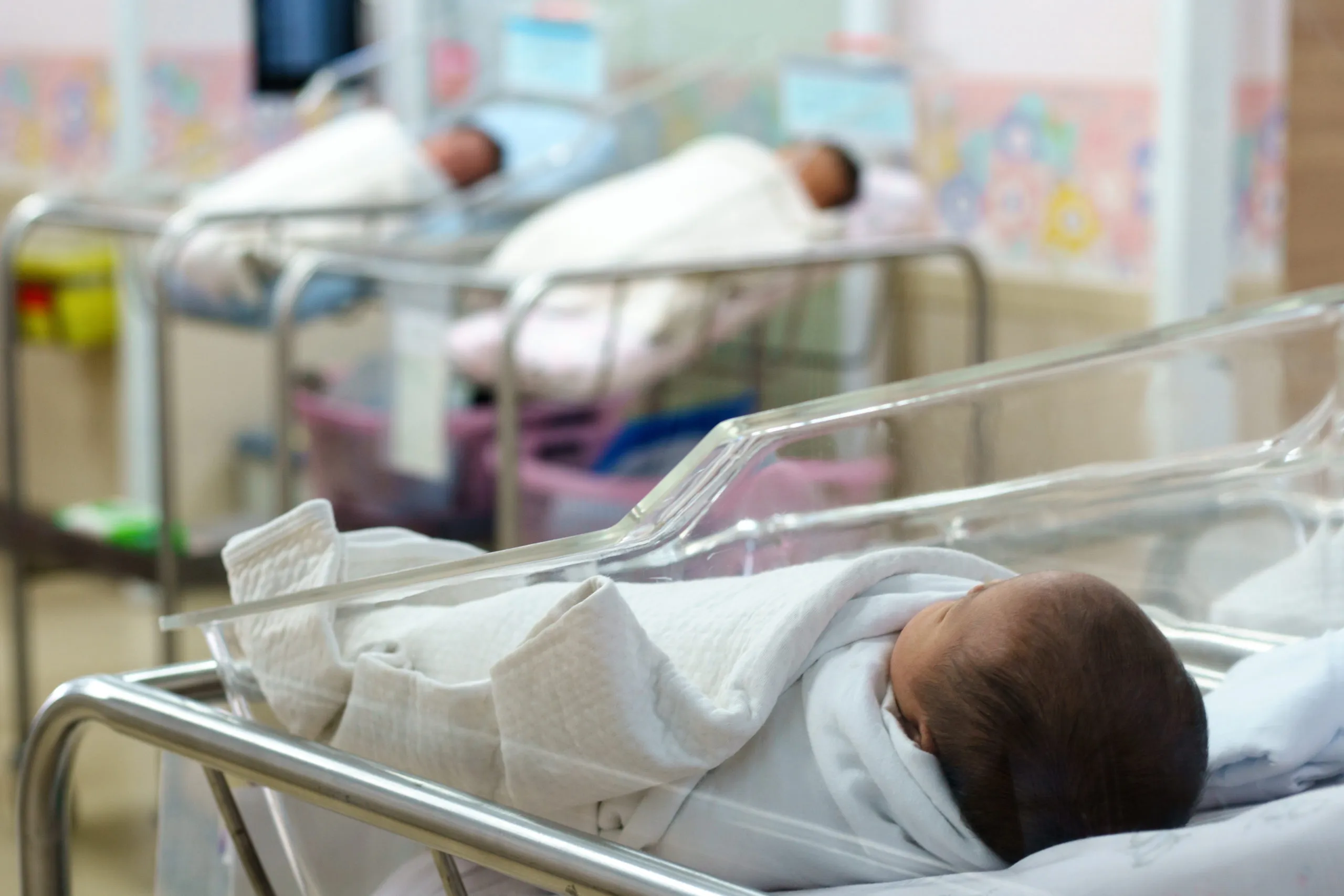 「出生数、初めて９０万人割る」少子化まっしぐら！日本の未来どうなる！？