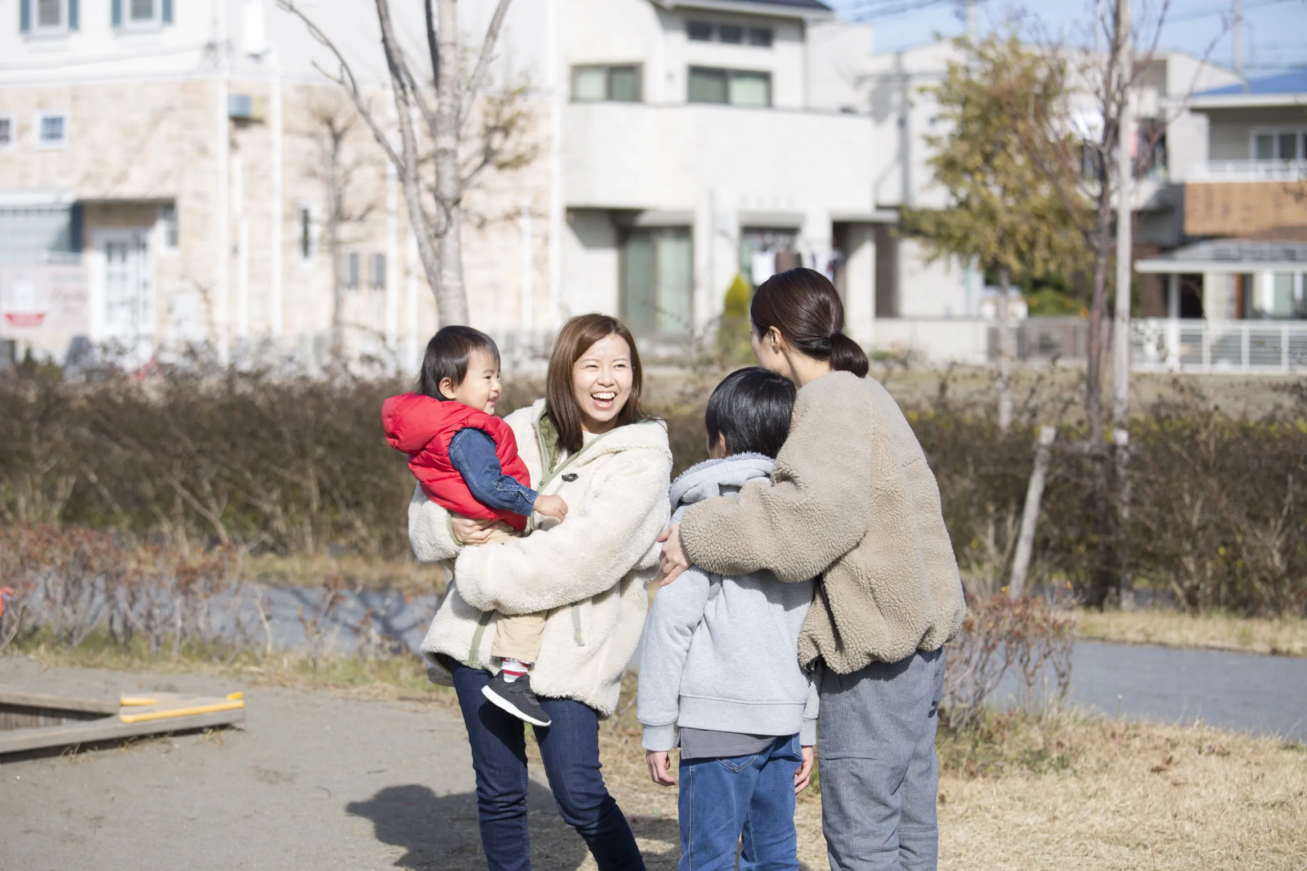 適度な距離を置いて付き合うのがポイント！「ママ友なんていらない」という意見多数