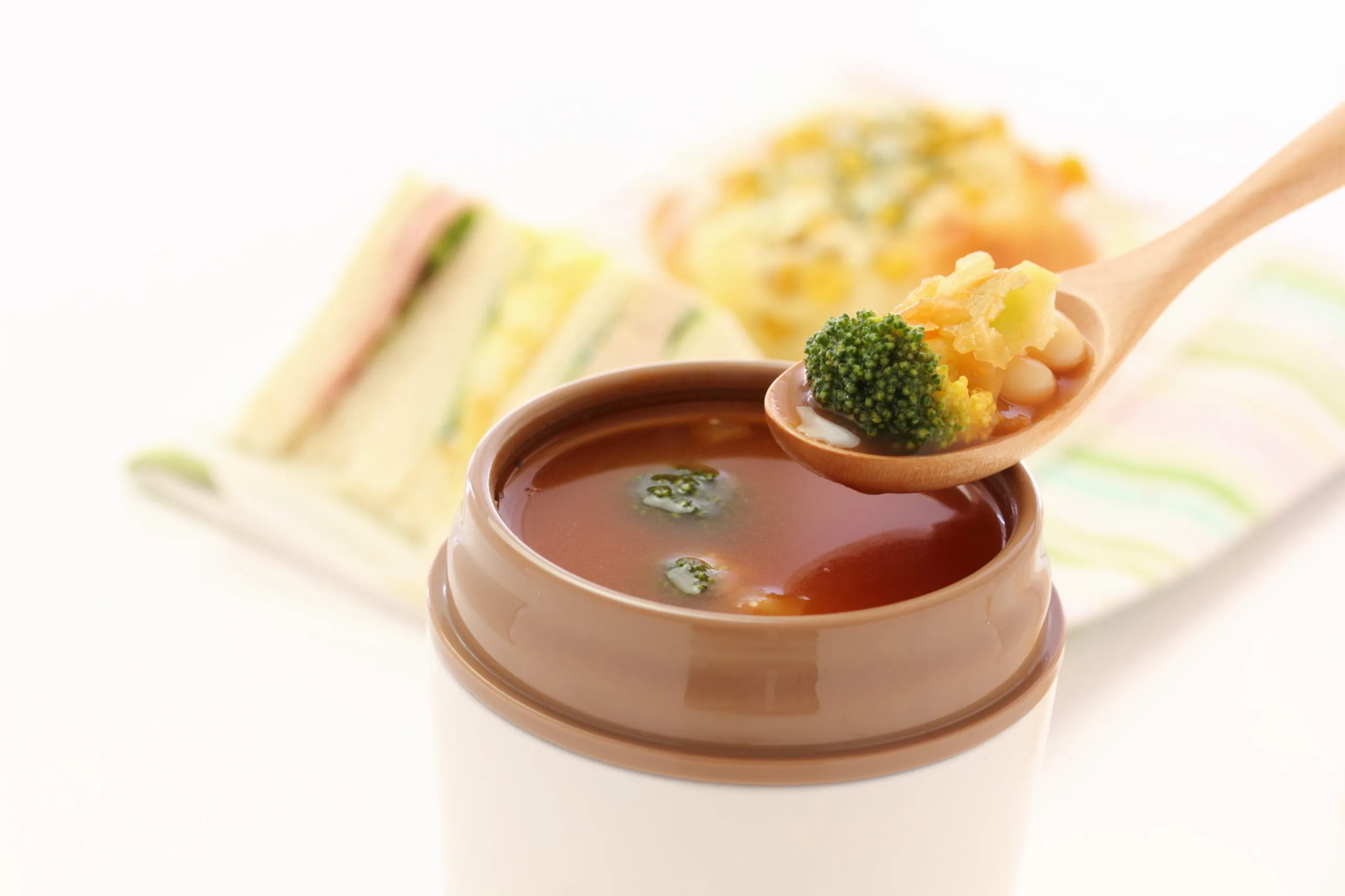 職場や塾でも温かいお弁当が食べられる！今保温弁当箱・ランチジャーが売れてる！