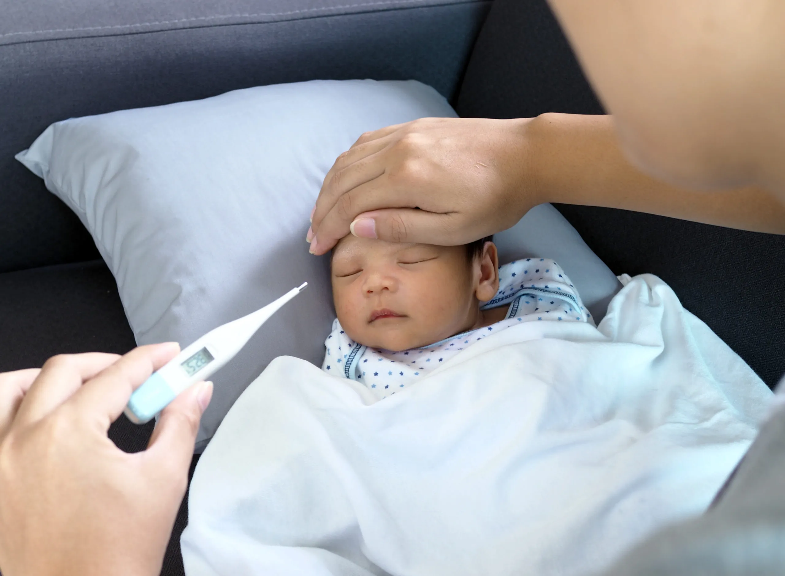 赤ちゃんや幼児に新型コロナウイルスの症状が出たら？感染が疑われる時の対処法とは？