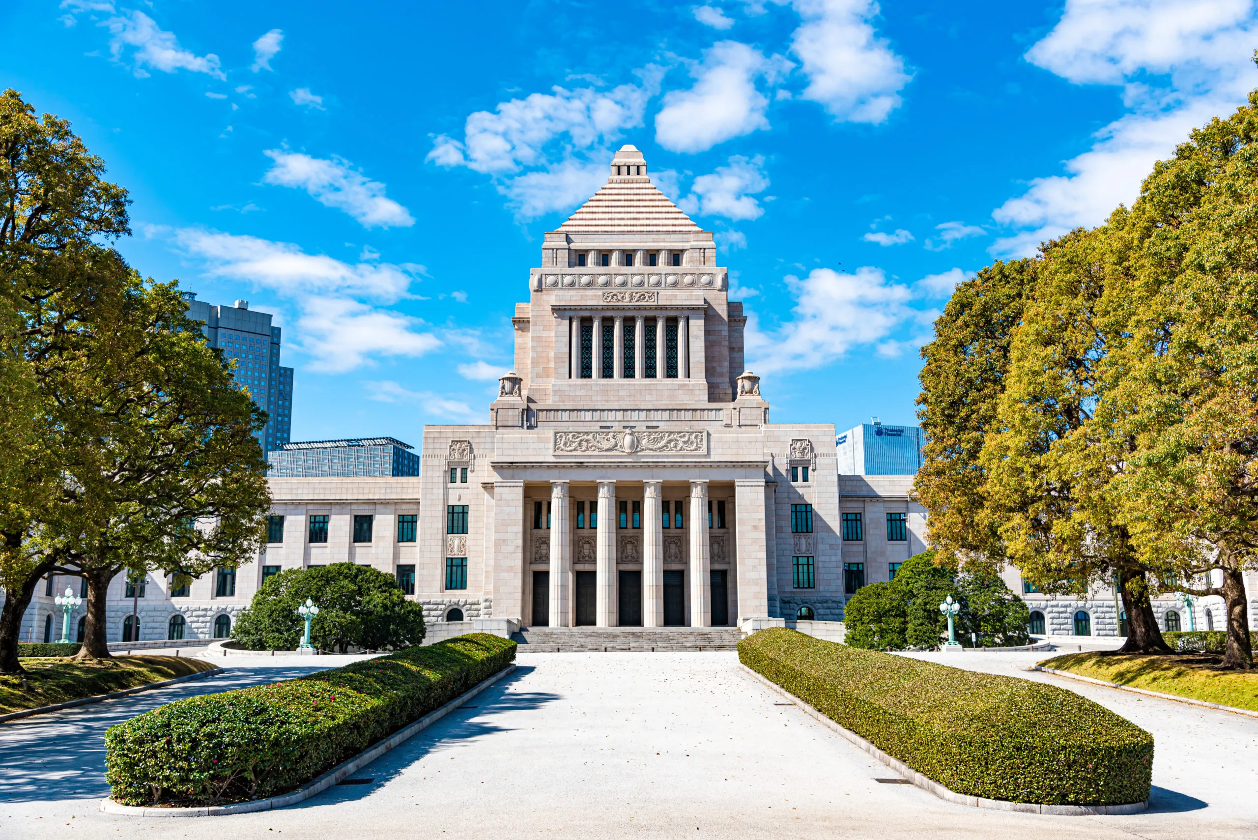 新型コロナで1人あたり10万円一律給付へ！「ようやくか……」「スピードが大事」とのネットの声
