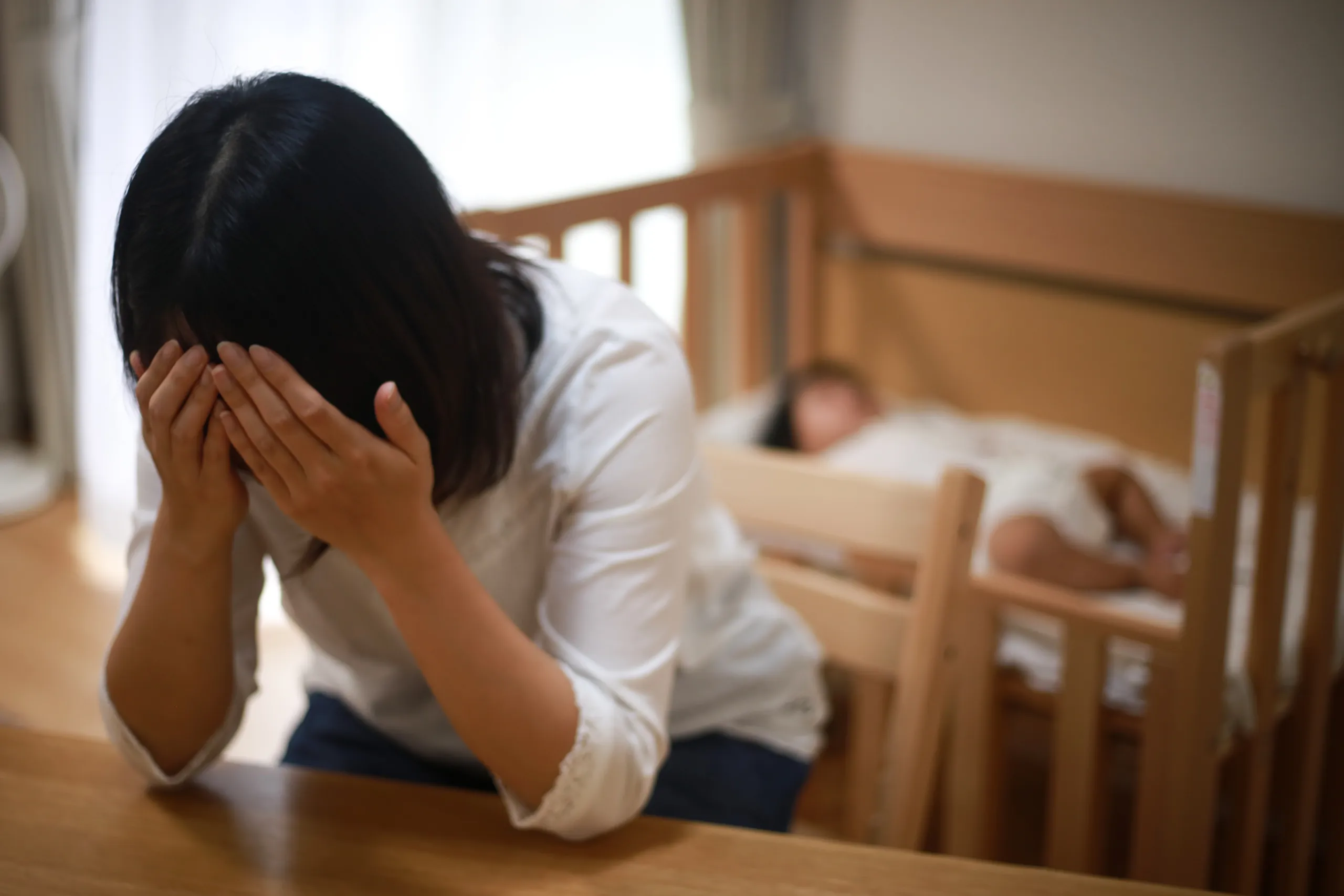 あなたは大丈夫？　産後うつのチェックポイントや対処方法をご紹介します。悩んだら電話相談を