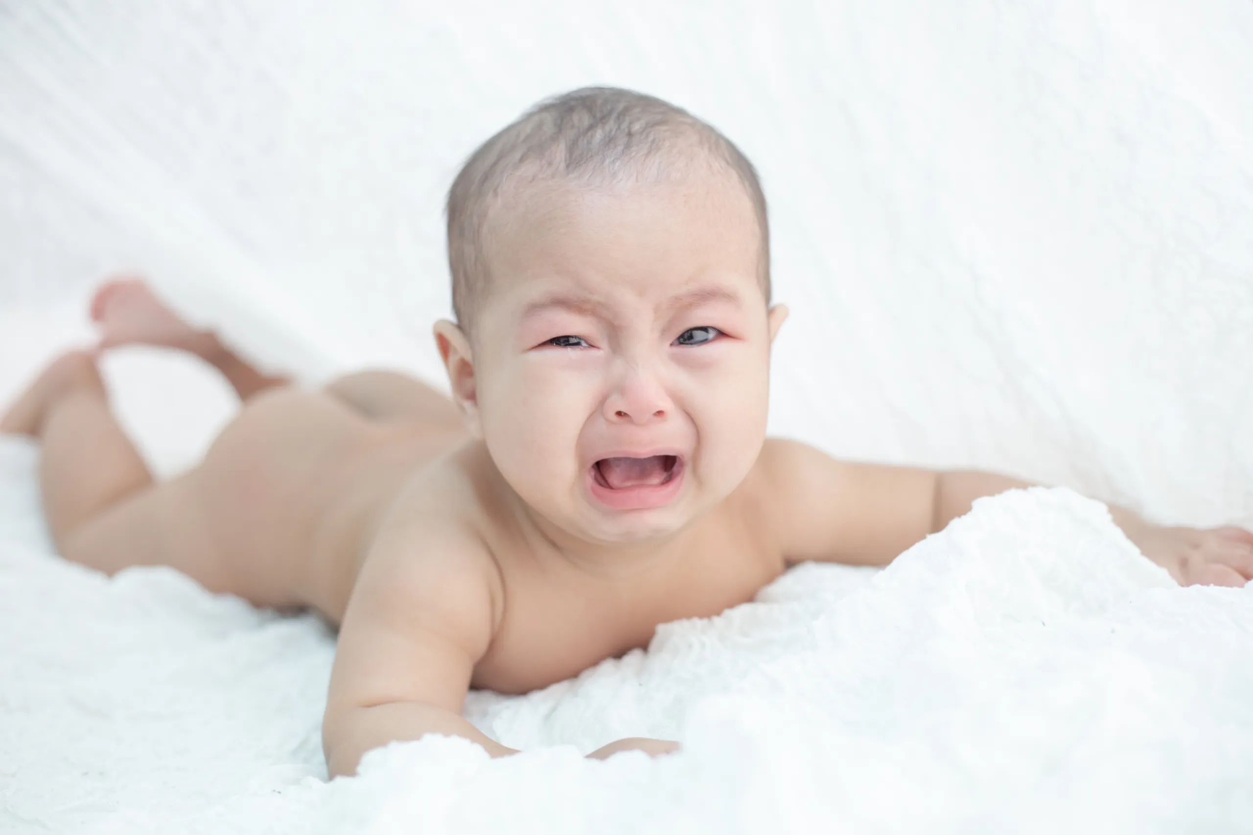 赤ちゃんが泣き止まないのはなぜ？　その理由と泣き止ませる方法をご紹介