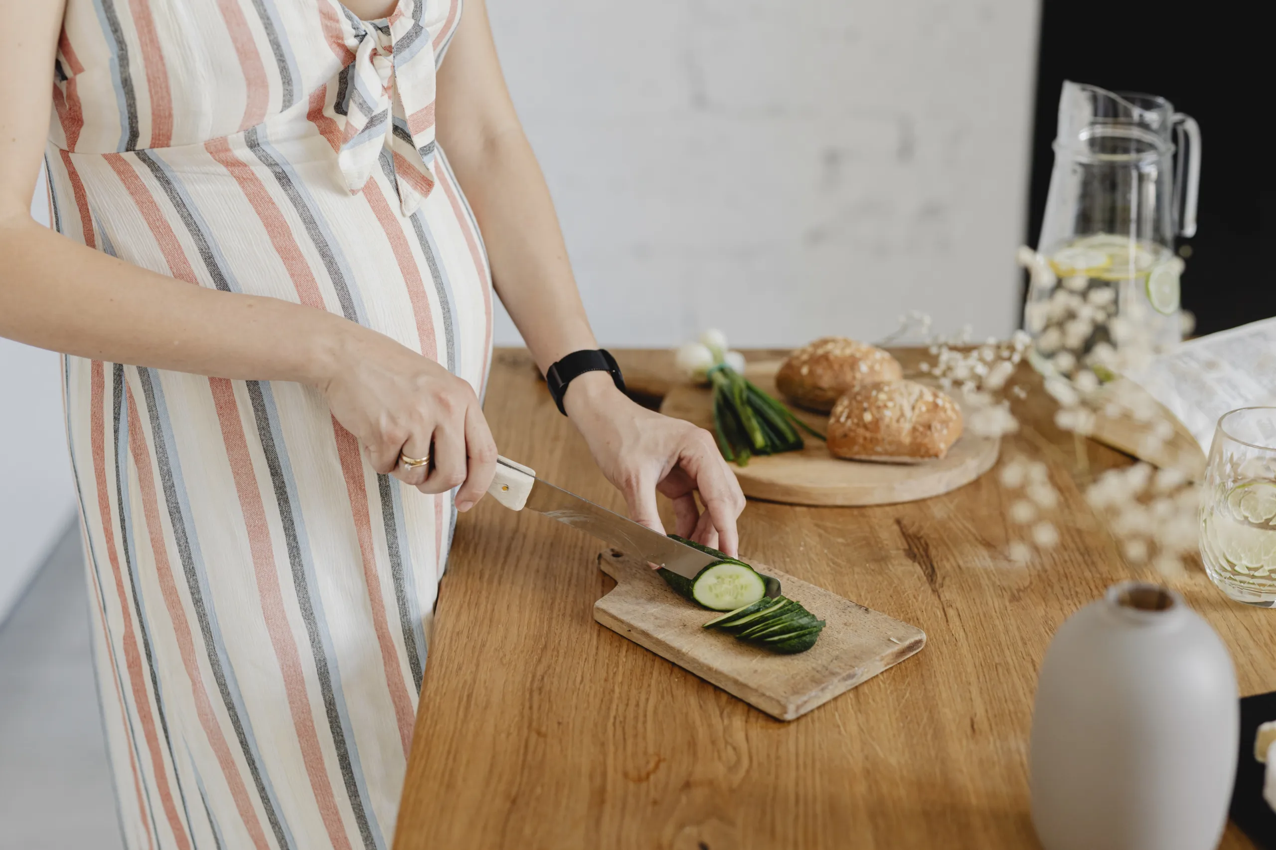 妊娠中に気をつけるべき食材は？　注意したい成分や食べ物もご紹介します