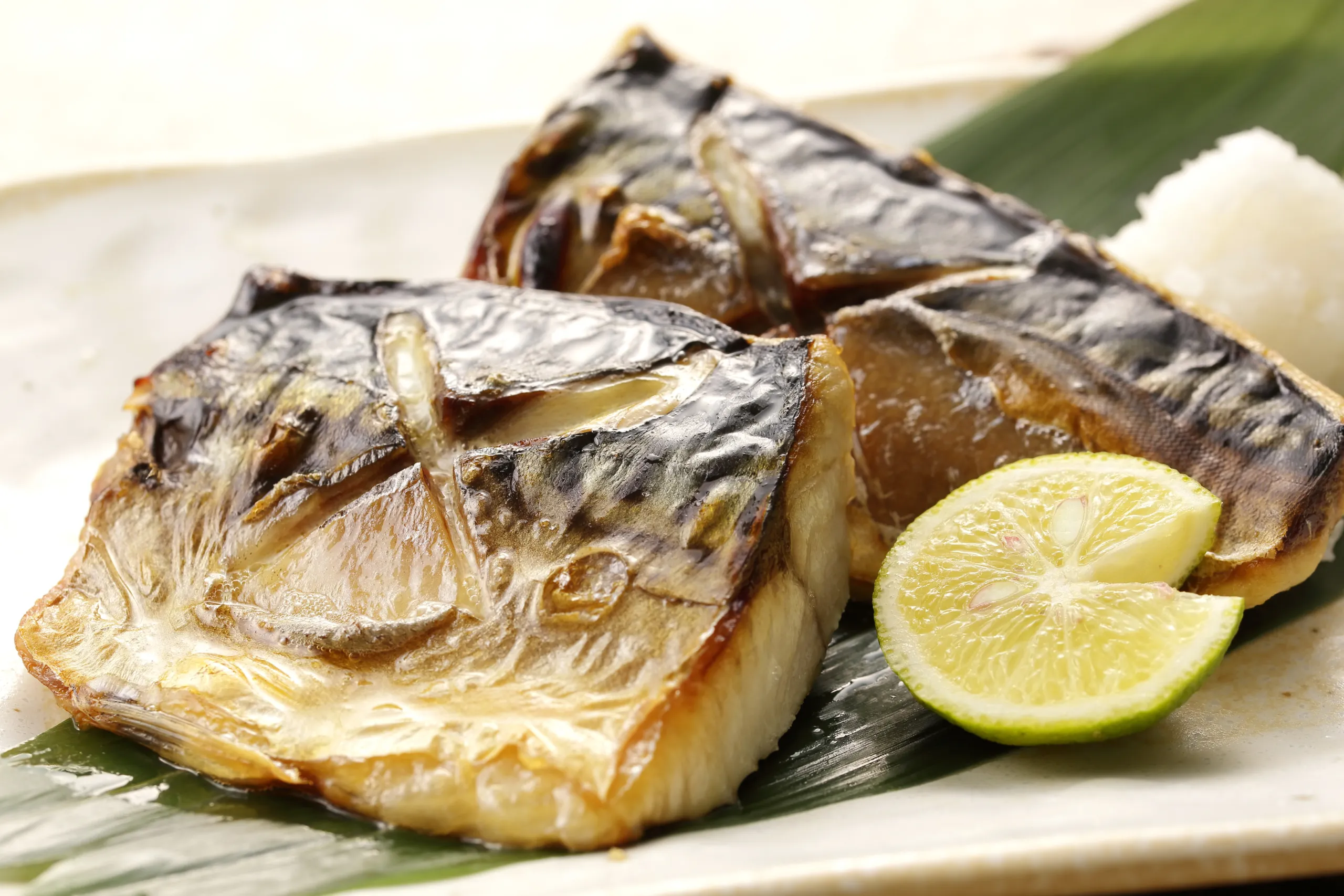 栄養満点のサバ、離乳食ではいつから？赤ちゃんに食べさせるときの注意点やレシピをご紹介